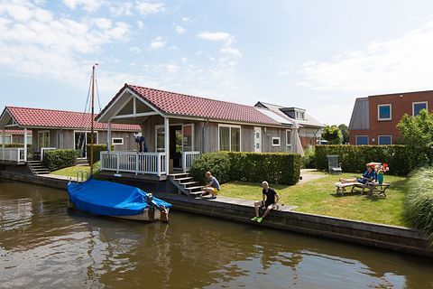 4-person chalet with private jetty - 4