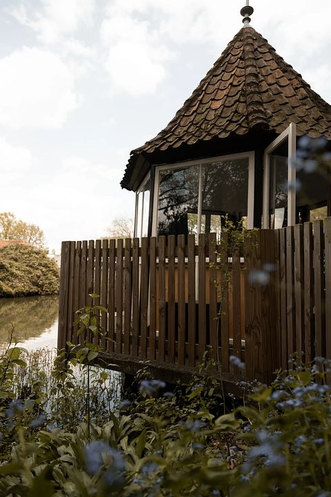 Waterfront teahouse with hot tub - 5