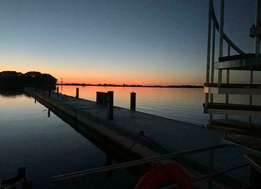 Moderne houseboot aan het Sneekermeer - 14