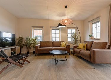 Rural waterfront holiday home - 9
