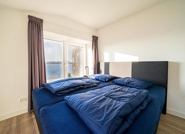 Spacious 12-person villa on the waterfront - 9
