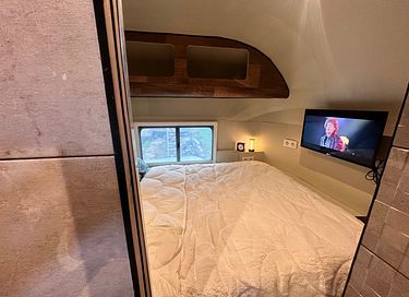 Uniek overnachten in een retro streamcamper - 15