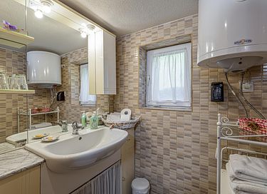 Boshuis met veel privacy en een hottub - 10