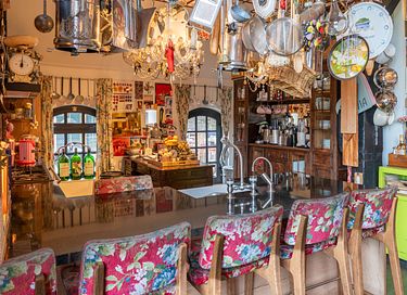 A Colorful Stay in a Historical Farmhouse - 3