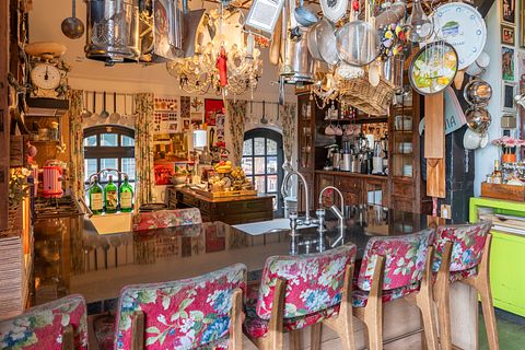 A Colorful Stay in a Historical Farmhouse - 3