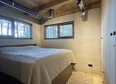 Unique lakeside holiday home with hot tub - 26