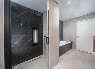 Luxury group accommodation with sauna and hot tub - 13