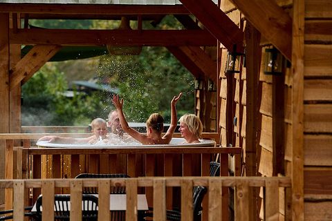 Einzigartiges Holzferienhaus mit Whirlpool (6p). - 2
