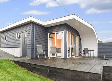 Waterfront holiday home with private sauna - 14