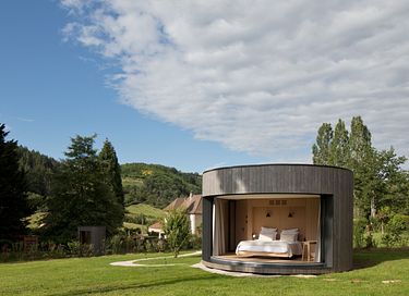 Panoramic suite in Burgundy - 17