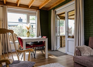 Attractive cottage for 4 right by the water - 3