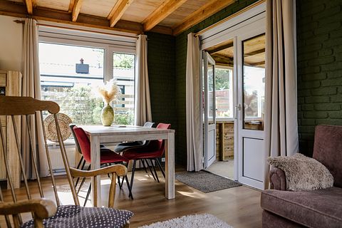 Attractive cottage for 4 right by the water - 3