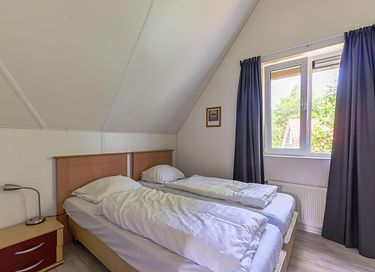 Ruime 8-persoons vakantiewoning aan het water - 16