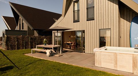 Villa aan het water met jacuzzi - 4