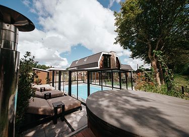 Gîte avec piscine privée et hottub - 4