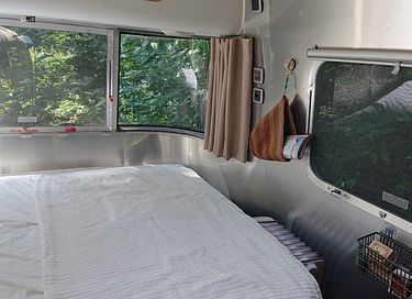 Authentieke Airstream caravan in het bos - 8