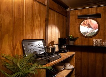 Luxury glamping lodge at versatile campsite - 4