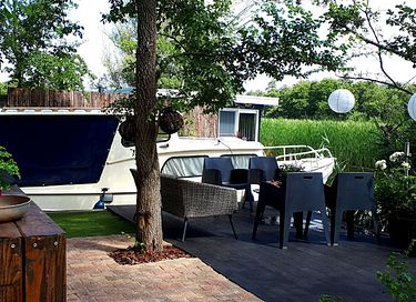 Belle péniche au design contemporain - 16