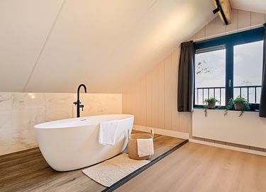 Modern house with bath close to the sea - 24