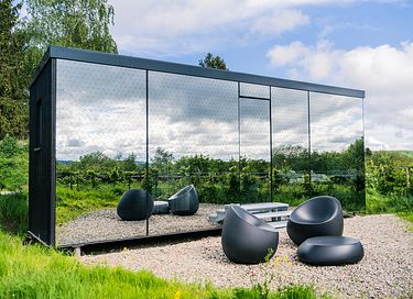 Romantic overnight stay in a mirror house