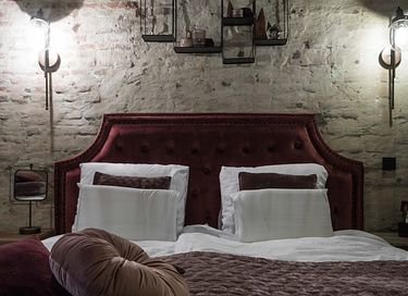 Designer room in historic B&B - 4