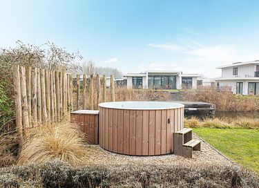 Holiday home with a hot tub on the waterfront - 14