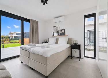 Luxuriöse Villa mit Whirlpool, Sauna und Steg - 8