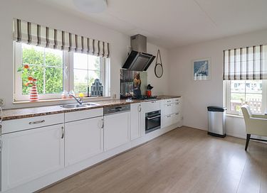 Pet-friendly villa on waterfront - 7