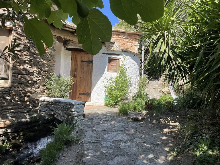Rustikale Hütte mit Pool, Bergblick und Garten - 1