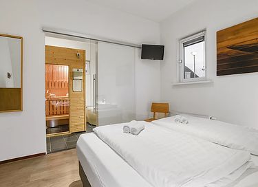 Waterfront holiday home with private sauna - 9