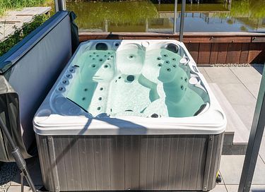 Villa met jacuzzi aan het water - 31