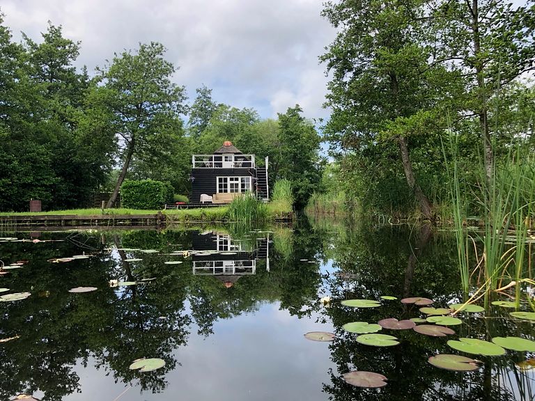 Vrijstaand huisje met eigen sloot - 1