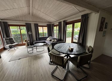 Holzchalet im Park in Limburg - 3
