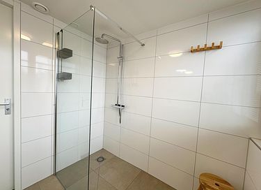 Spacious holiday home near the beach and sea - 24