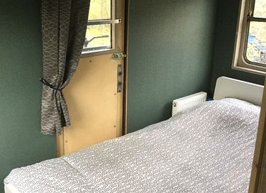 Sleep in an old-fashioned train carriage - 9
