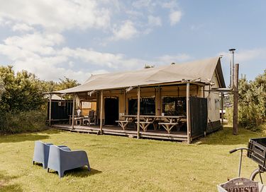 Robuste Lodge für 8 Personen mit Holzofen
