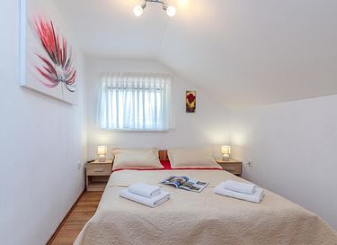 Group accommodation with private pool and sauna - 25