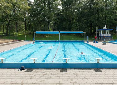 Schlafen unter den Bäumen mit 10 Personen - 38