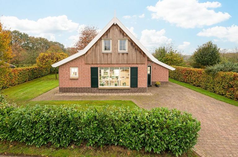 Kindvriendelijk vakantiehuis met trampoline - 1