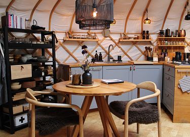 Luxe yurt met houtkachel en privé sanitair - 4