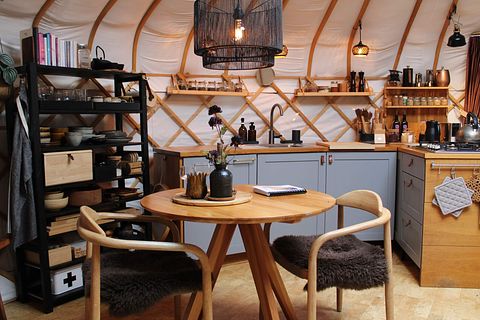 Luxe yurt met houtkachel en privé sanitair - 4