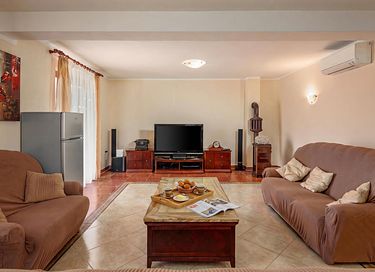 Large villa with private pool and spacious garden - 17