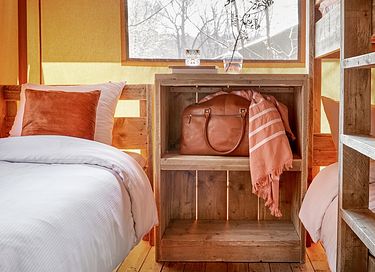 Luxe glampingtent in het bos met buitenbad - 17