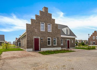 Luxury water house in West Friesland