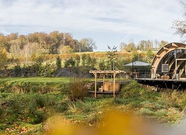 Luxe privé glamping aan het water met hottub - 23