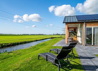 Wellness house for 8 persons by the water