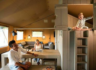 8-person safari tent on a nice campsite - 8