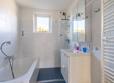 Moderne bungalow met omheinde tuin - 11