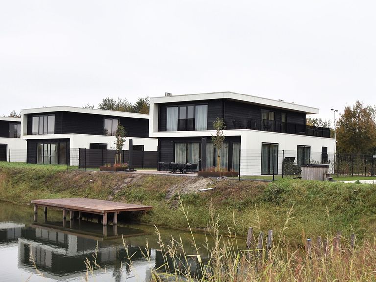 Vacation villa (10p) with hot tub by the water - 1