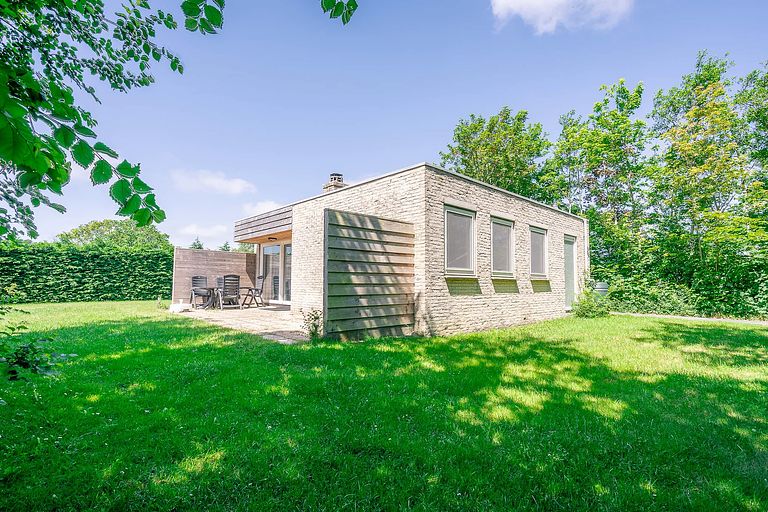 Bungalow with garden and close to the beach - 1